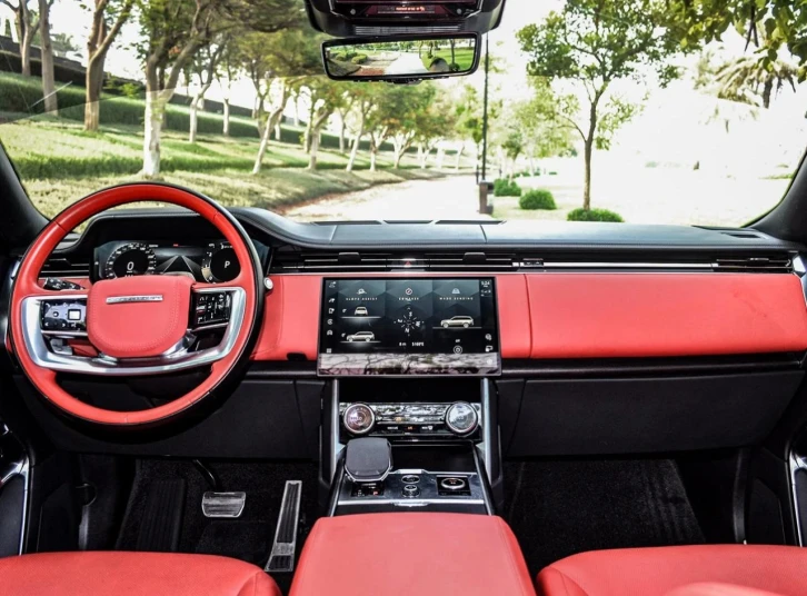 Land Rover Range Rover Vogue V8 RENTAL IN DUBAI - undefined